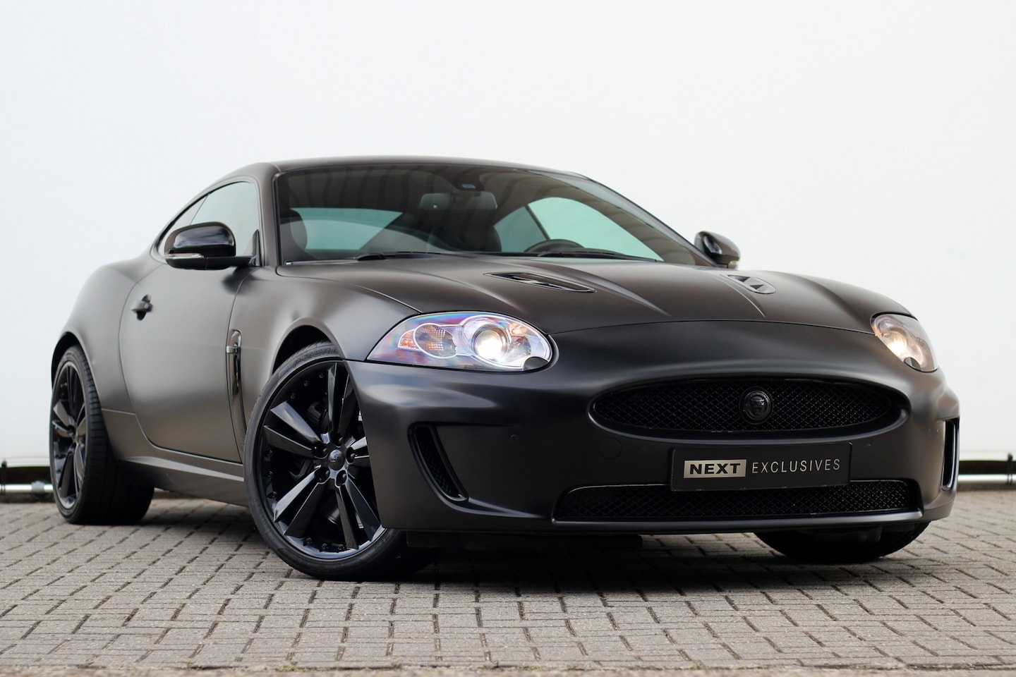 Jaguar XKR - 5.0 V8 S/C Coupé | B&W | Memory | Verkoeling | Youngtimer - AutoWereld.nl
