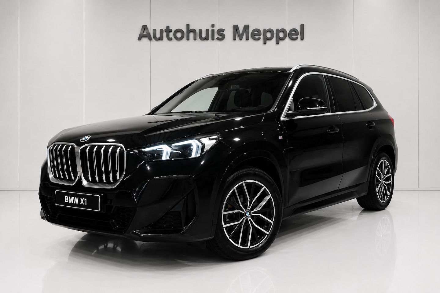 BMW X1 - xDrive25e M-Sport*2-JaarGarantie*Trekhaak*Head-Up*LED*360Camera*H/kSound - AutoWereld.nl