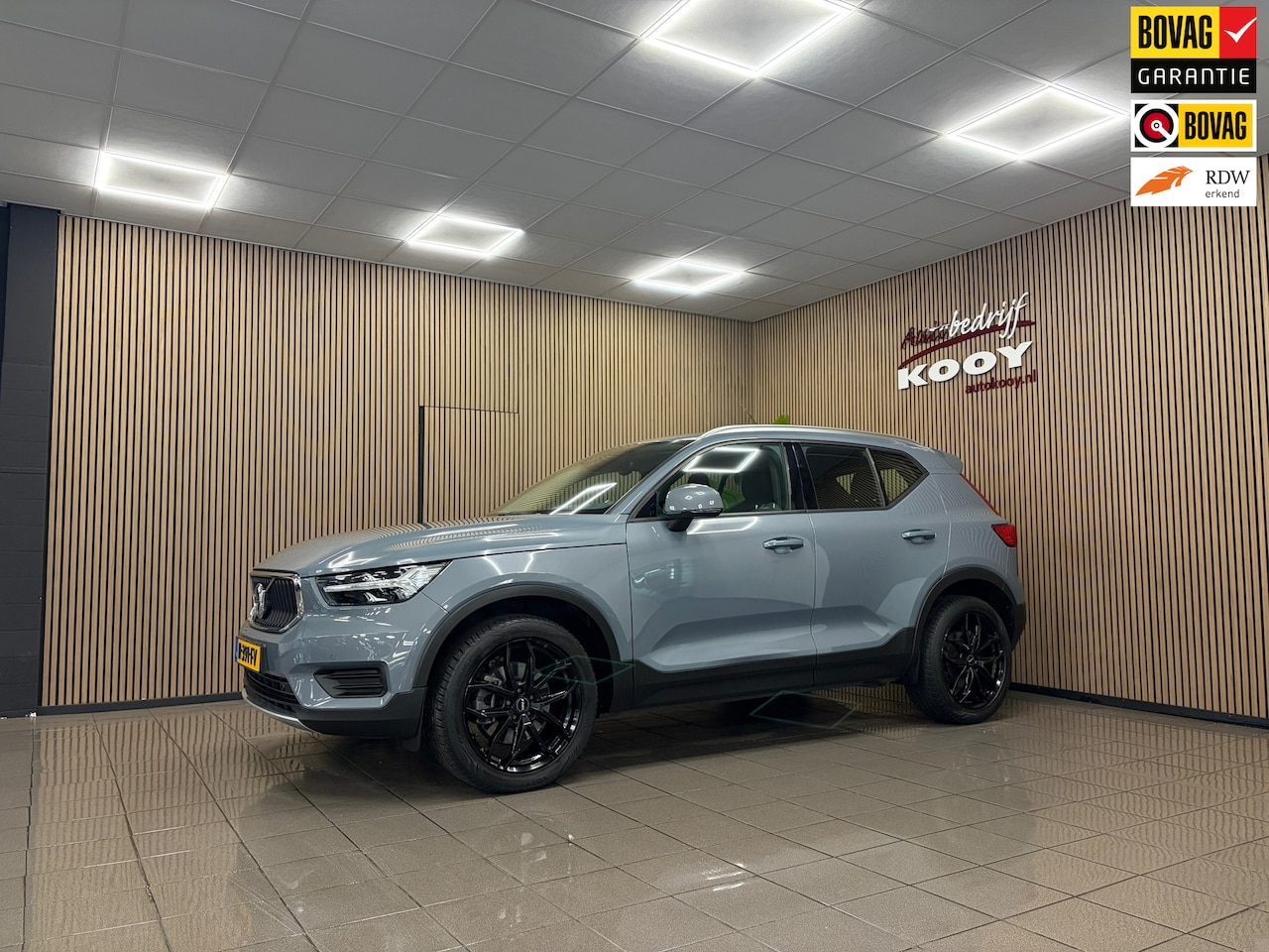 Volvo XC40 - 2.0 T4 Momentum Pro * Trekhaak / Harman/Kardon / NL auto / Dealer onderhouden * - AutoWereld.nl