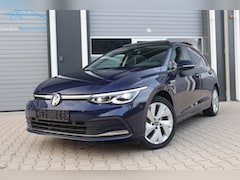 Volkswagen Golf - 1.5 eTSI Pano Camera ACC Winterpakket