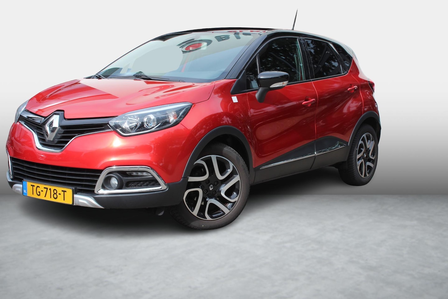 Renault Captur - 1.2 TCe Helly Hansen Automaat,Navi,Cruise contr. - AutoWereld.nl