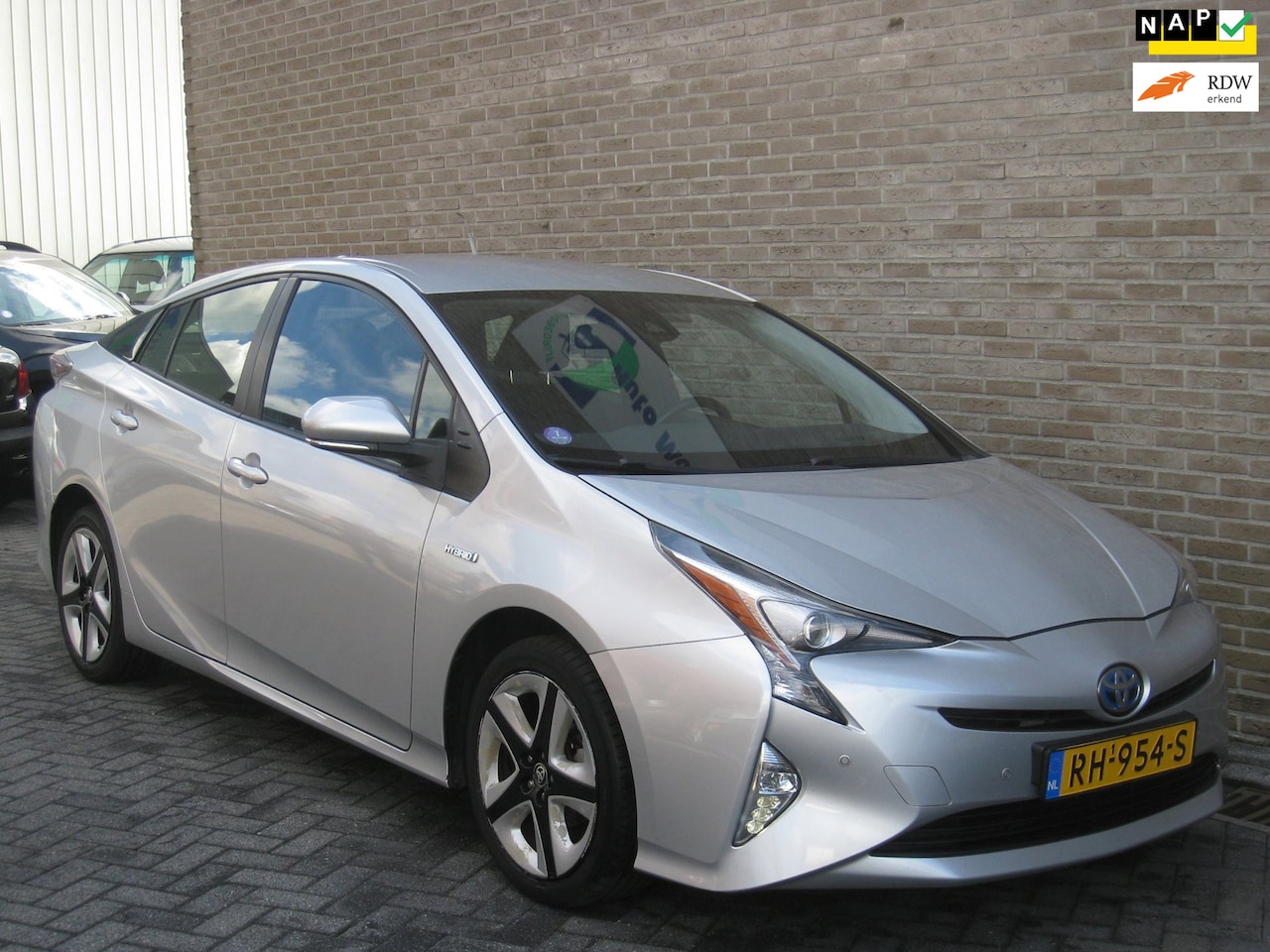 Toyota Prius - 1.8 Dynamic - 1e eig! - Stoelverwarming - Leder - - AutoWereld.nl