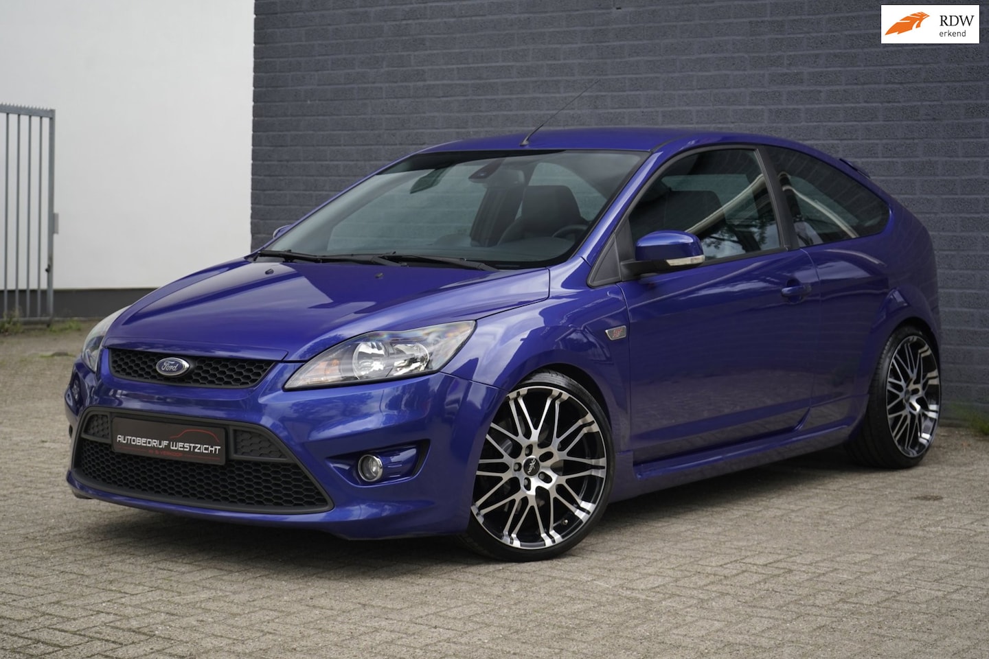 Ford Focus - 2.5 ST 5 cilinder 225pk, Leder, 19 inch, verlaagd! - AutoWereld.nl
