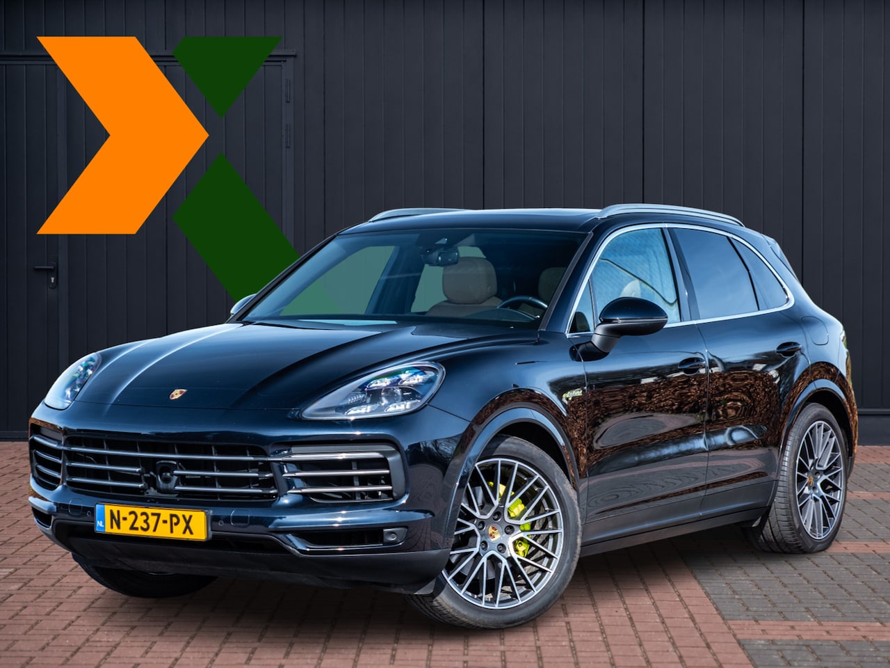 Porsche Cayenne - 3.0 E-Hybrid Aut. | Panodak | SportChrono | Softclose | 20” LM | CarPlay | Luchtvering | B - AutoWereld.nl