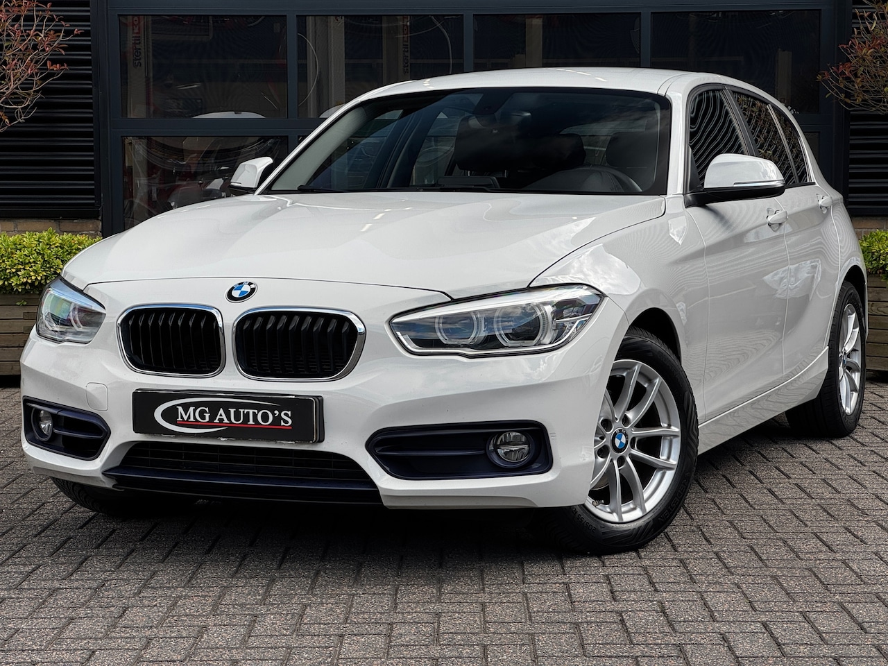BMW 1-serie - 118i Corporate Lease Executive | Sportline | Navigatie | Cruise Control | Climate Control - AutoWereld.nl