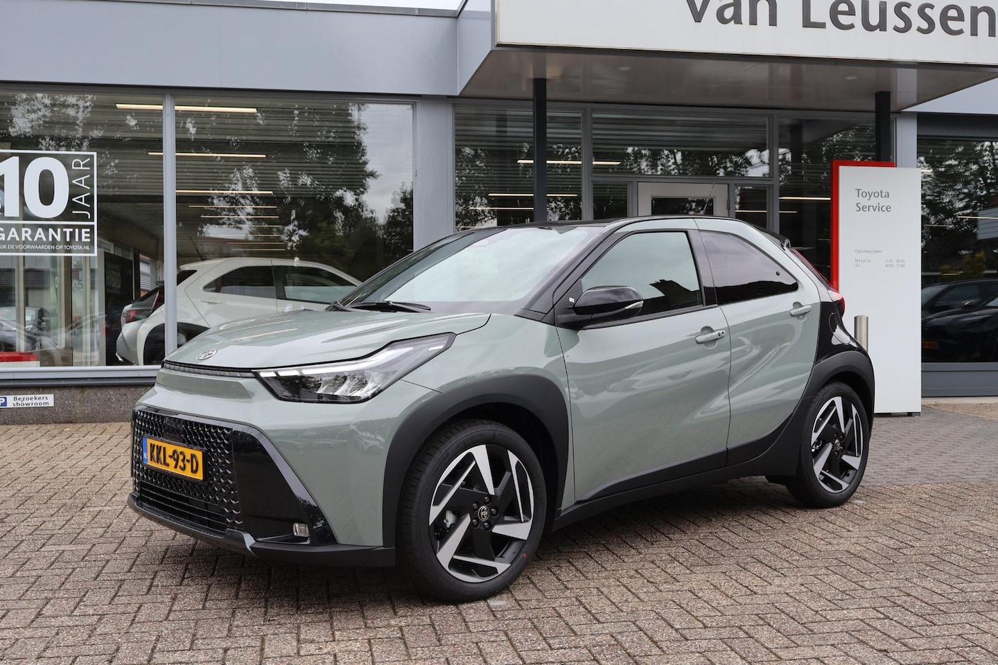 Toyota Aygo X - HYBRID 115 ENVY JBL-PACK STOELVERW. KEYLESS CLIMA LED VERLICHTING AD-CRUISE APPLE/ANDROID - AutoWereld.nl