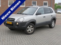 Hyundai Tucson - 2.0i Dynamic * Rijklaarprijs incl. garantie * Trekhaak * Airco * Carplay Android NAVI * Cr
