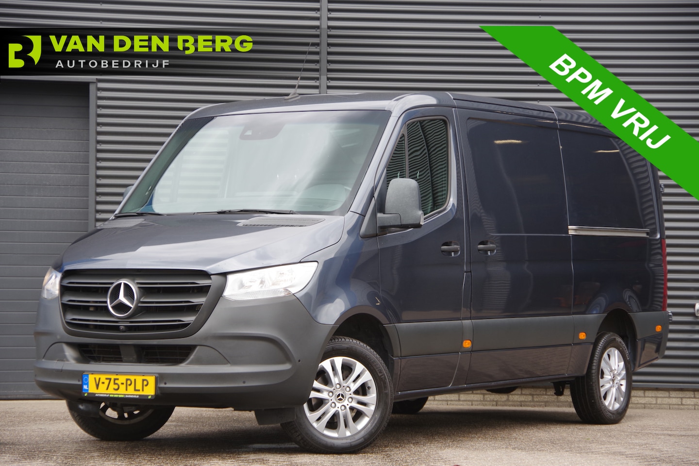 Mercedes-Benz Sprinter - 319 3.0 CDI V6 L2H1 MARGE! AUT. 2X SCHUIFDEUR, 3.5T TREKHAAK, LEDER, ADAPT. CRUISE, 360 CA - AutoWereld.nl
