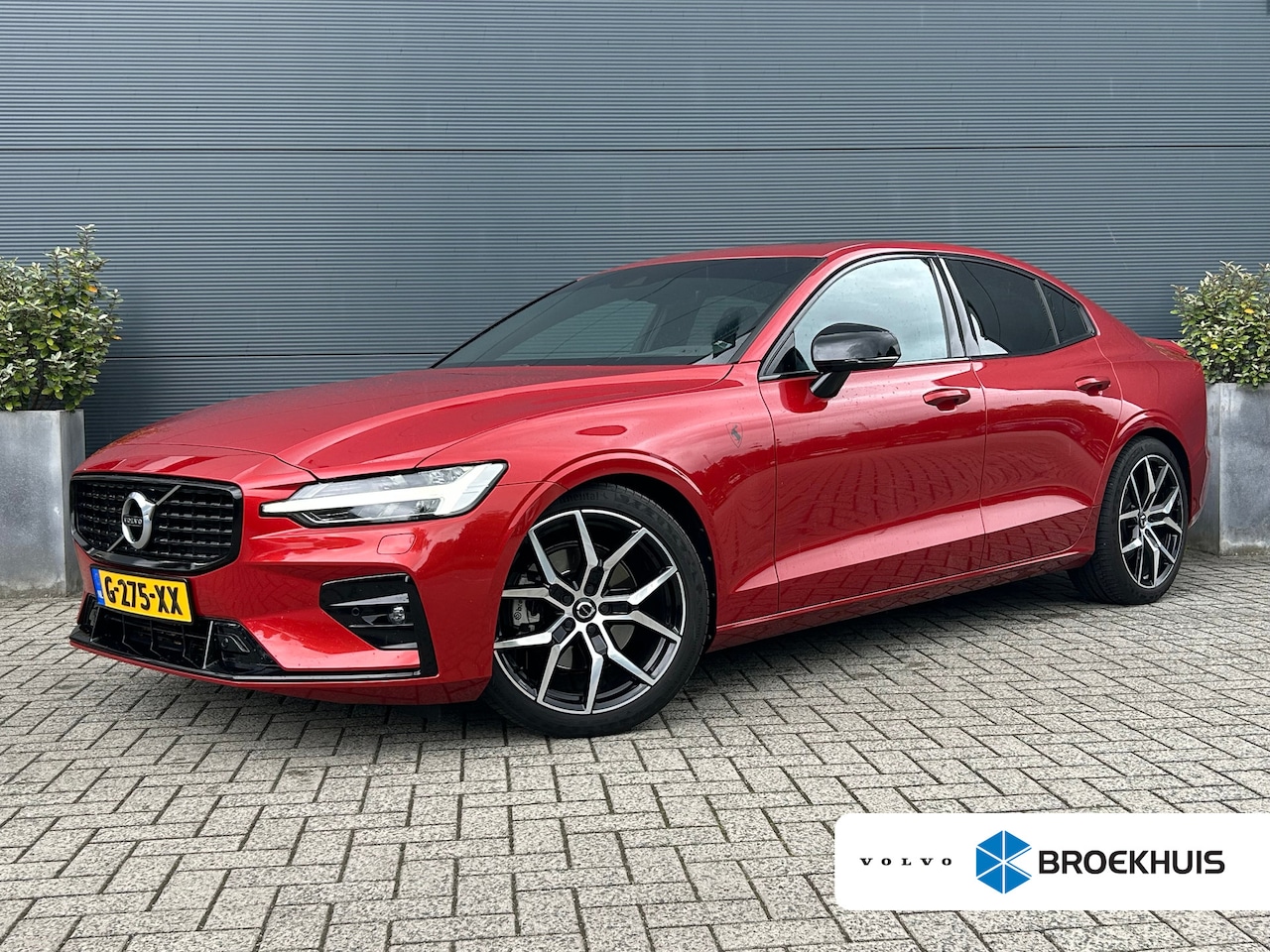 Volvo S60 - 2.0 T4 R-Design | HU-Display | Pano | Sportonderstel | Polestar velg! | Sportstoel | Leder - AutoWereld.nl