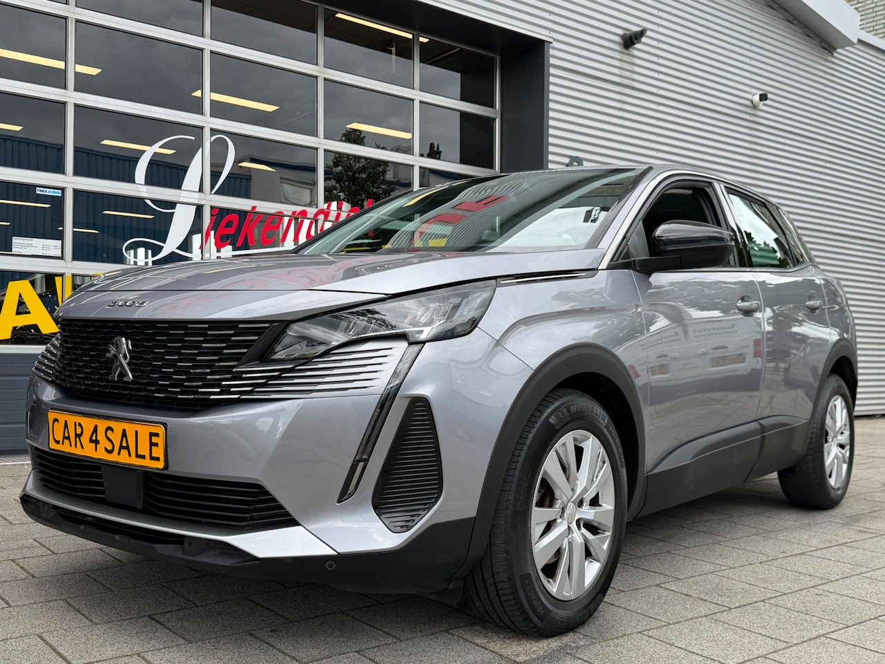 Peugeot 3008 - 1.2 PureTech Active Pack Business - Navigatie / Apple CarPlay I Airco I Camera & PDC I LED - AutoWereld.nl