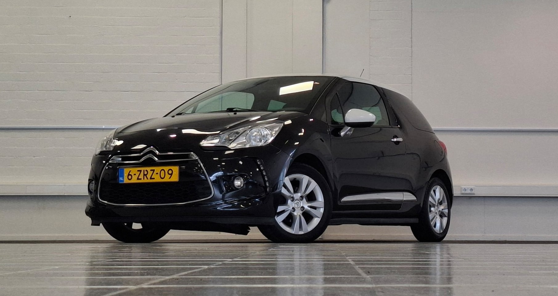 Citroën DS3 - 1.2 VTi So Chic Parkeerhulp Nieuwe APK Mooi! Garantie - AutoWereld.nl