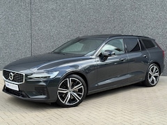 Volvo V60 - 2.0 T8 Twin Engine AWD R-Design | Pano | Dodehoekassistent | Carplay | Harman Kardon | Rij