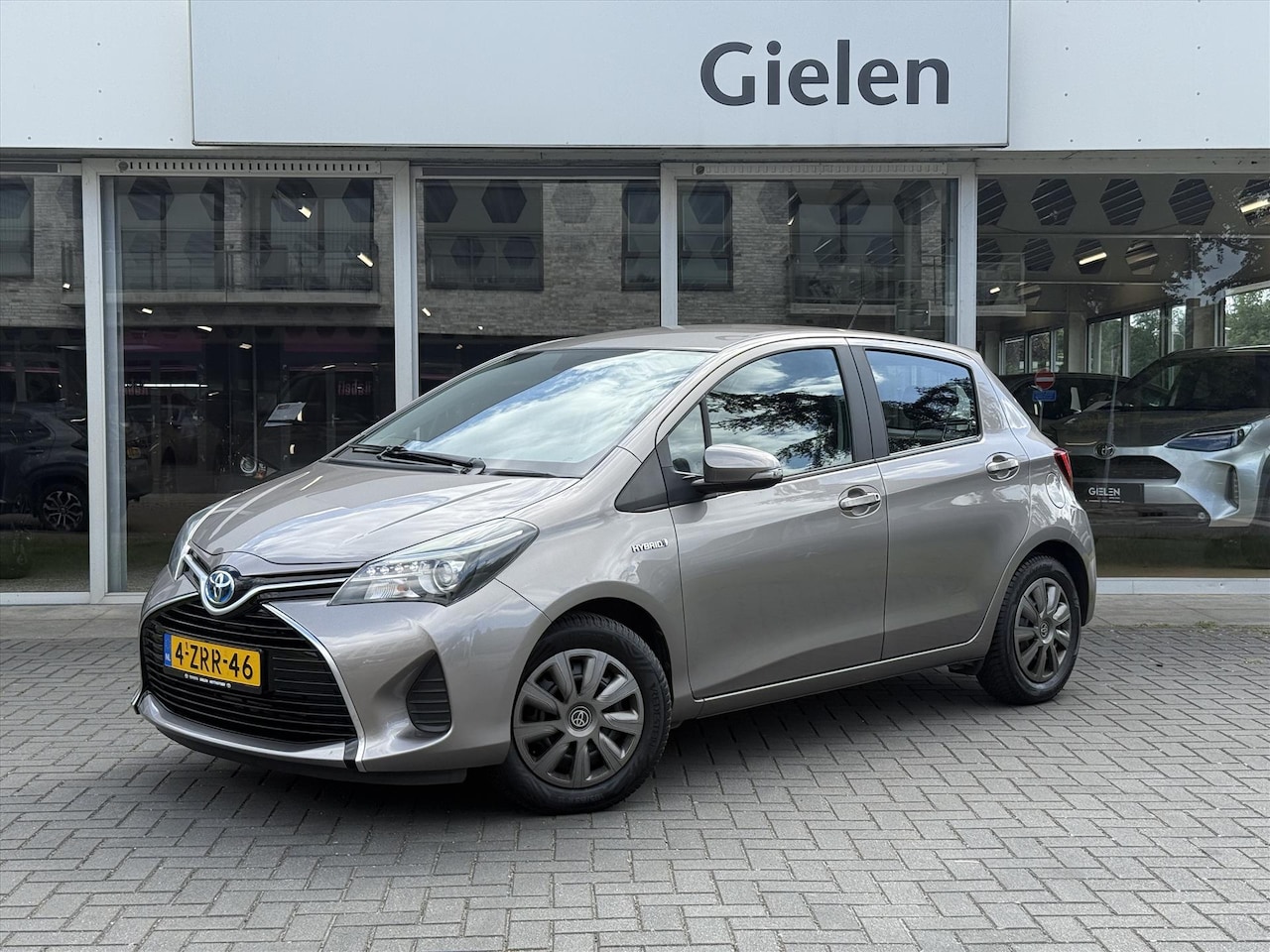 Toyota Yaris - 1.5 Full Hybrid Aspiration | Climate control, Parkeercamera, Cruise control, Bluetooth - AutoWereld.nl