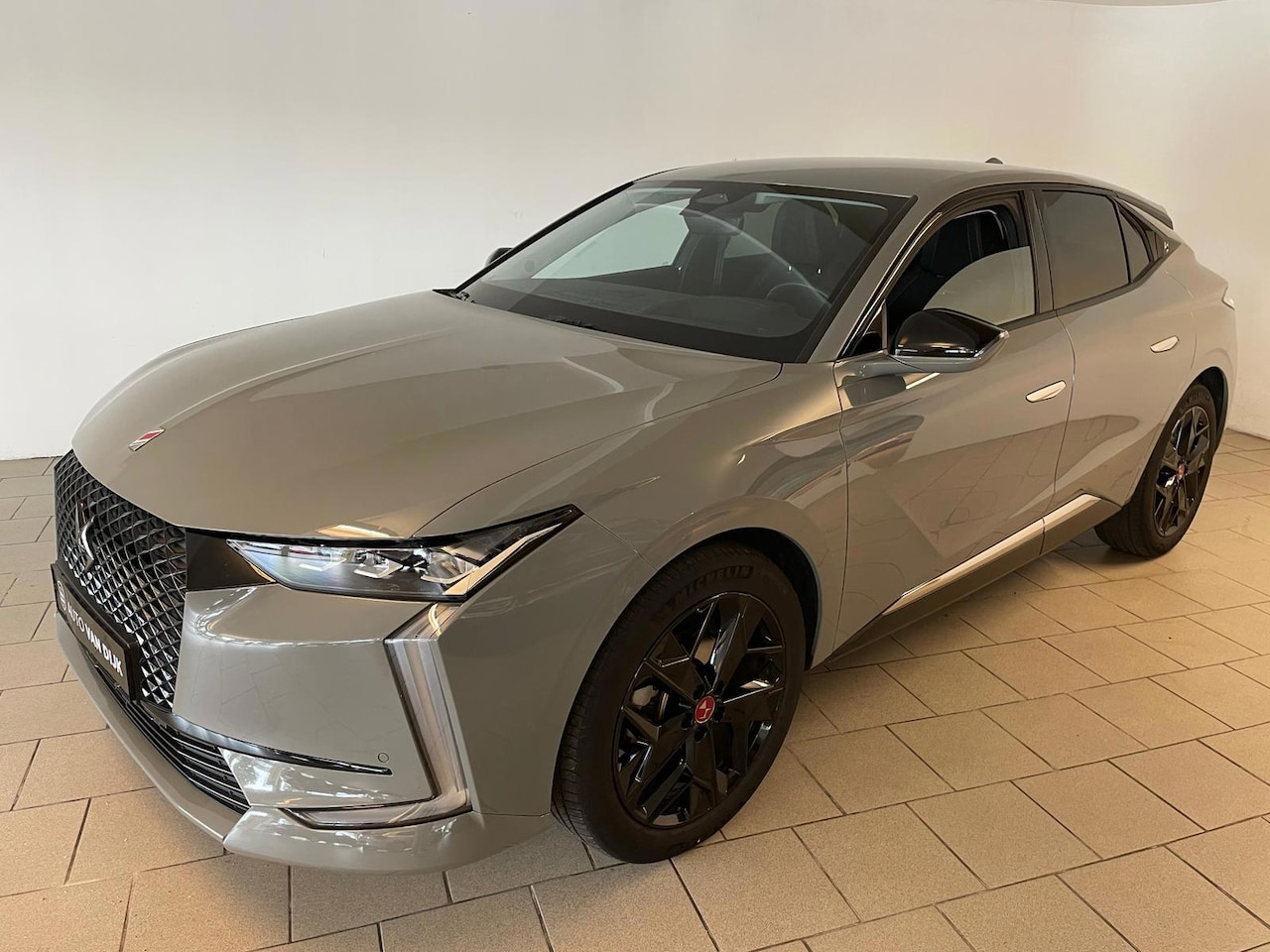 DS 4 - 1.2 Performance Line+ 130PK AUTOMAAT AIRCO CLIMA NAVI CRUISE APPLE CARPLAY ALCANTARA ZWART - AutoWereld.nl