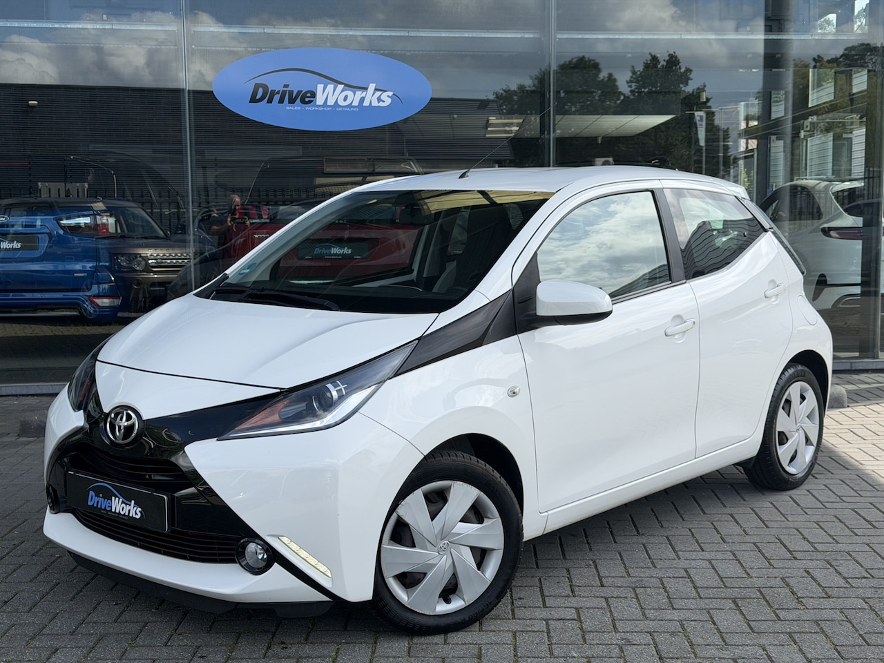 Toyota Aygo - 1.0 VVT-i x-play Interesse, Proefrit? Bel of app met: 06-24 28 28 42 / 06-42130156 - AutoWereld.nl