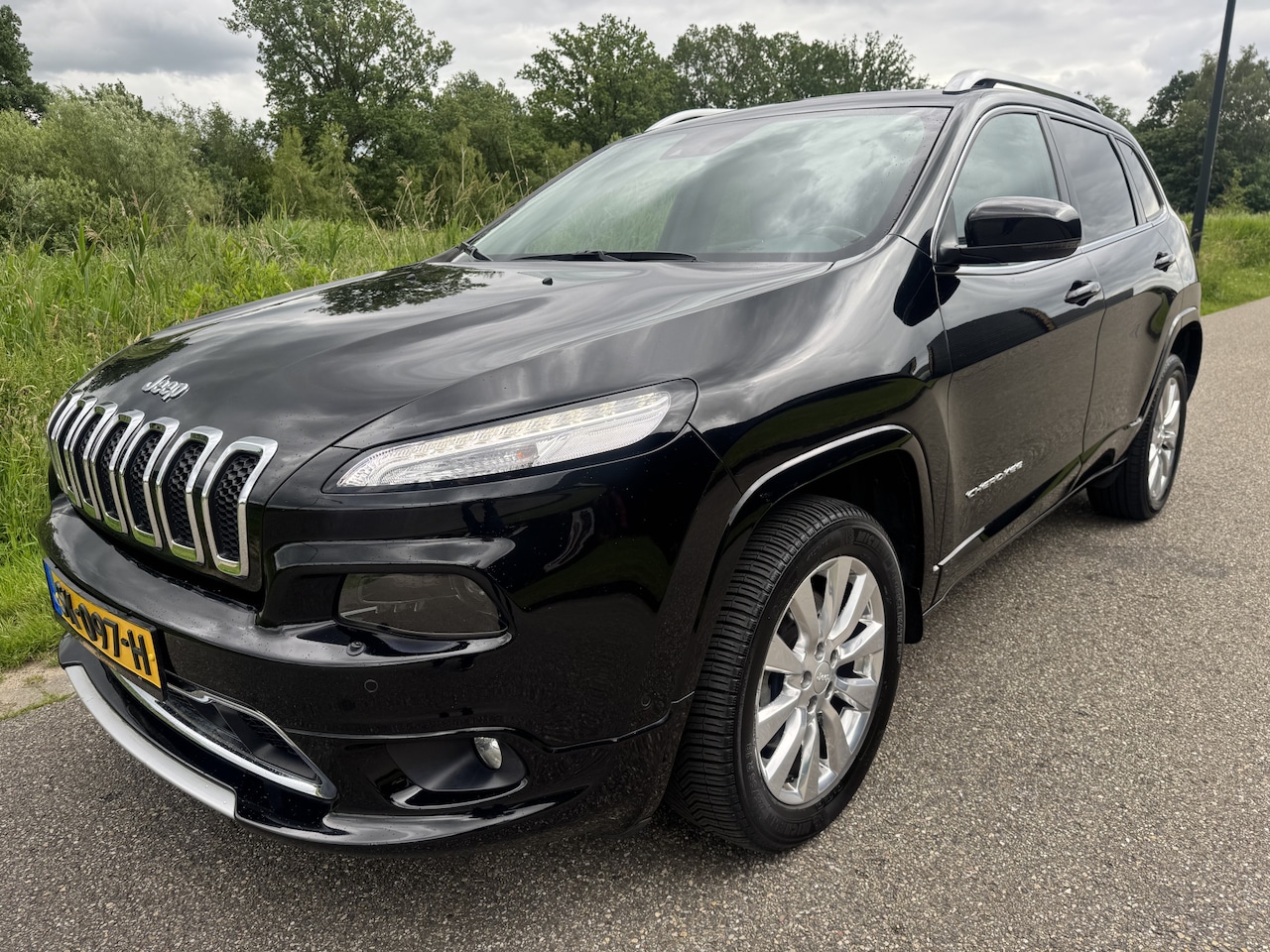 Jeep Cherokee - 2.2 Overland Vol Opties!! Weinig Km !! - AutoWereld.nl