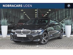 BMW 3-serie - 320e M Sport Automaat / Sportstoelen / Schuif-kanteldak / Achteruitrijcamera / Stoelverwar
