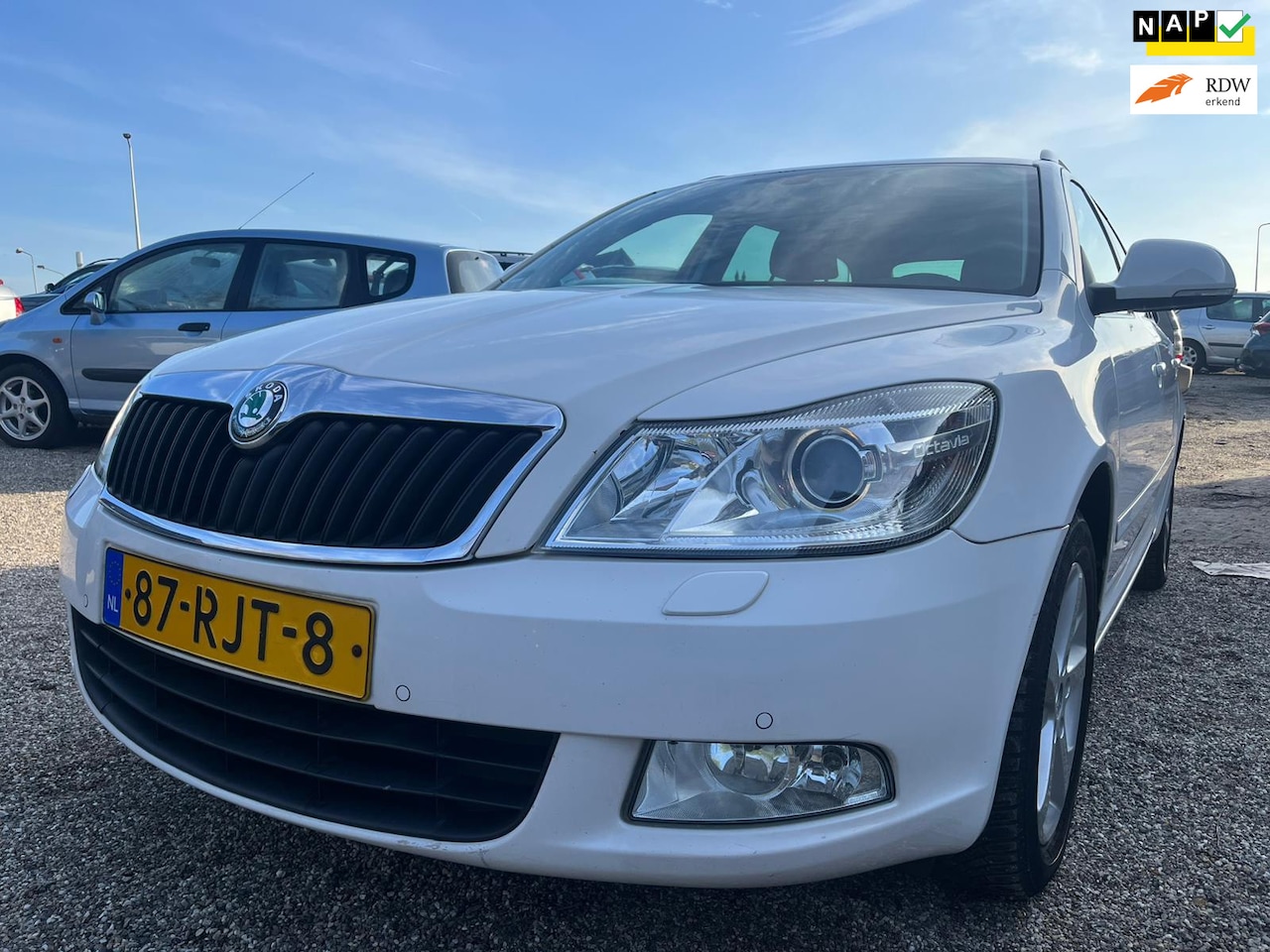 Skoda Octavia Combi - 1.2 TSI Elegance Business Line Automaat Distributie Vervangen Jaar APK - AutoWereld.nl