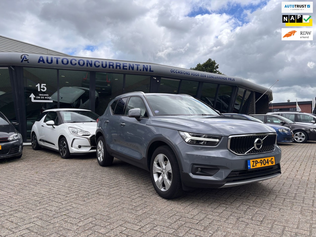 Volvo XC40 - 1.5 T3 Momentum Pro 1.5 T3 Momentum Pro, Automaat, Carplay, Inruil mogelijk. - AutoWereld.nl