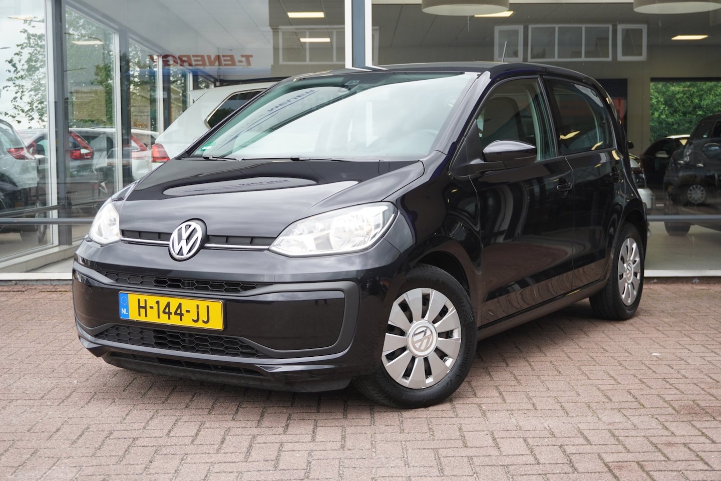 Volkswagen Up! - 1.0 BMT move up! 5deurs | Airco | Elek. Pakket | 2020 | Zwart | Inruil mogelijk - AutoWereld.nl