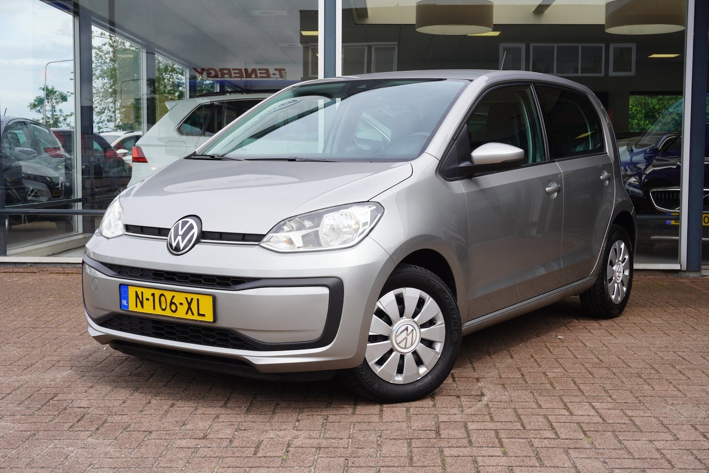 Volkswagen Up! - 1.0 5deurs | Airco | Elek. Pakket | 2022 | BTW | Inruil mogelijk - AutoWereld.nl