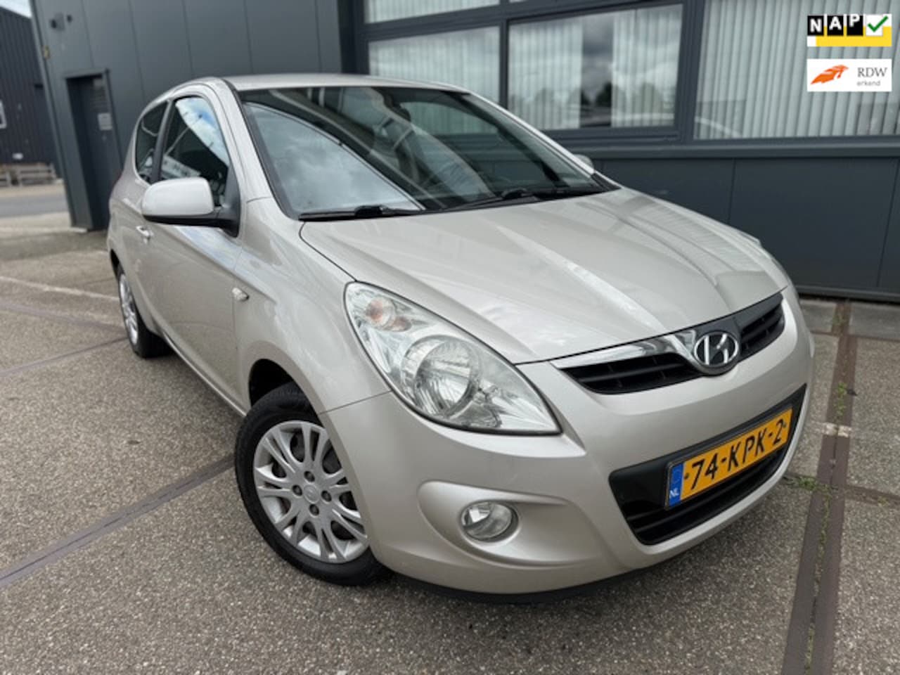 Hyundai i20 - 1.4i DynamicVersion | NAP | PDC | AIRCO | APK | - AutoWereld.nl