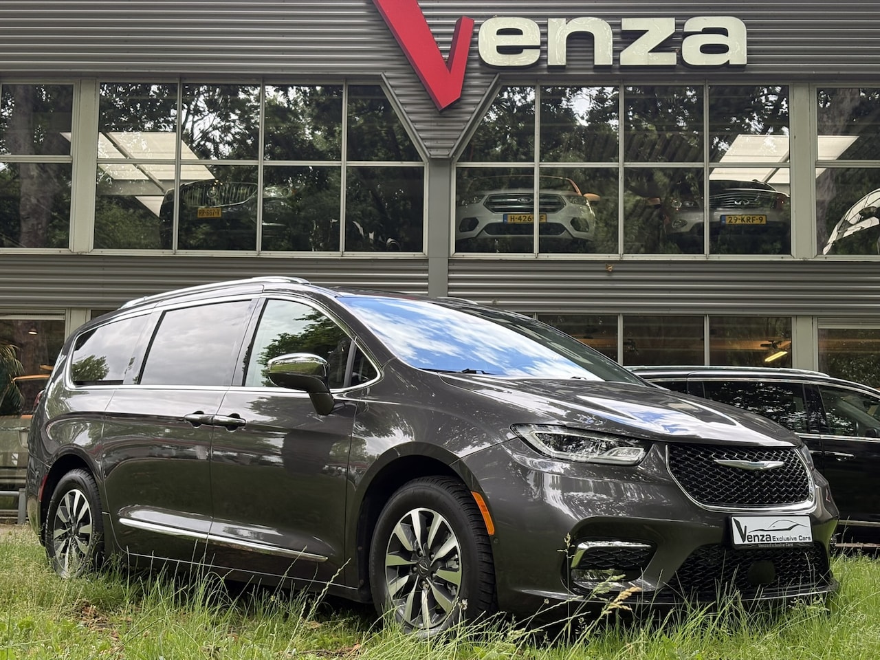 Chrysler Pacifica - 3.6 V6 Hybrid PHEV LIMITED - AutoWereld.nl