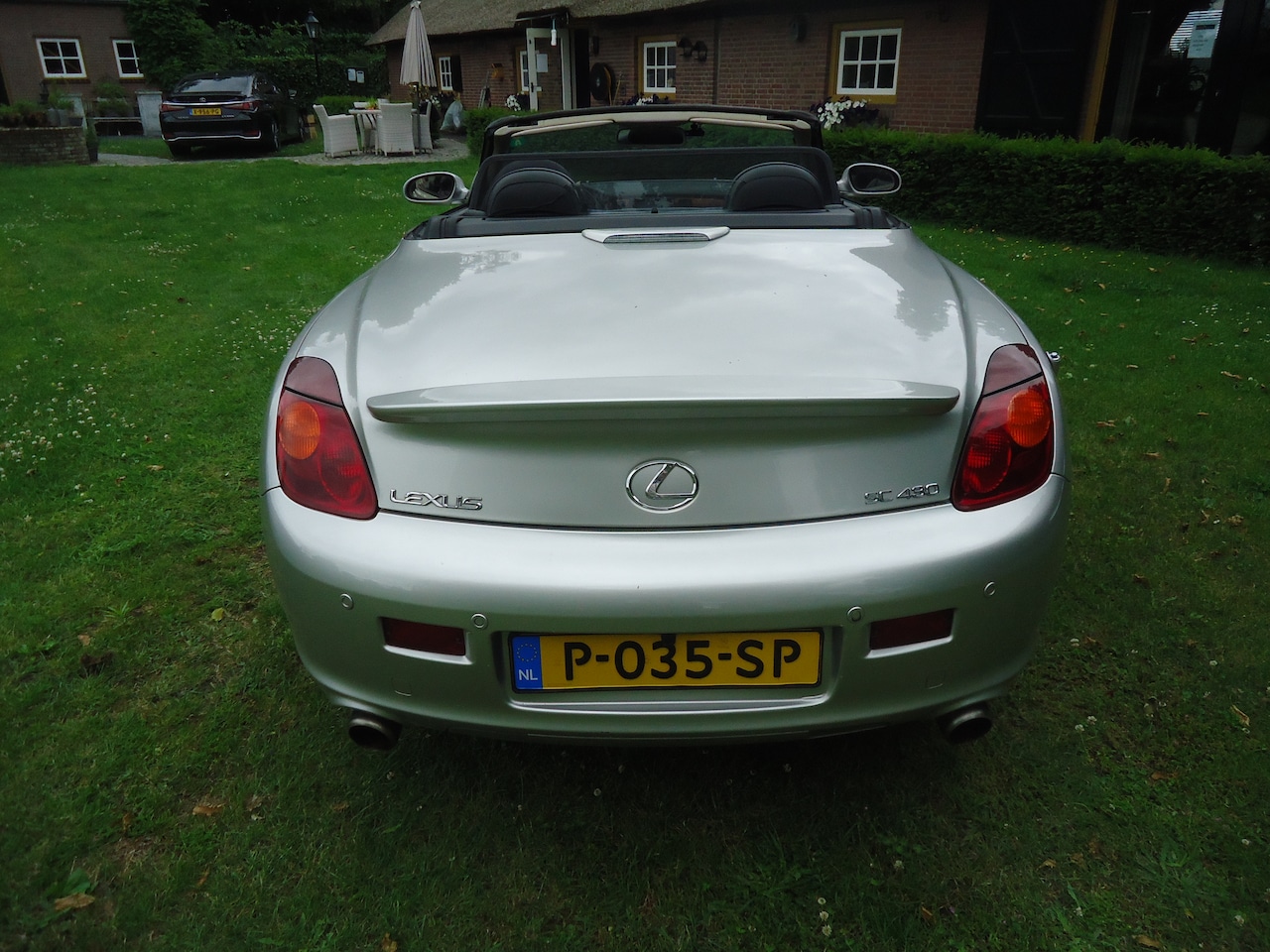 Lexus SC - 430 met moderne dubbeldin radio