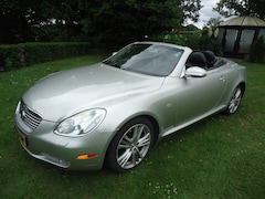 Lexus SC - 430 met moderne dubbeldin radio