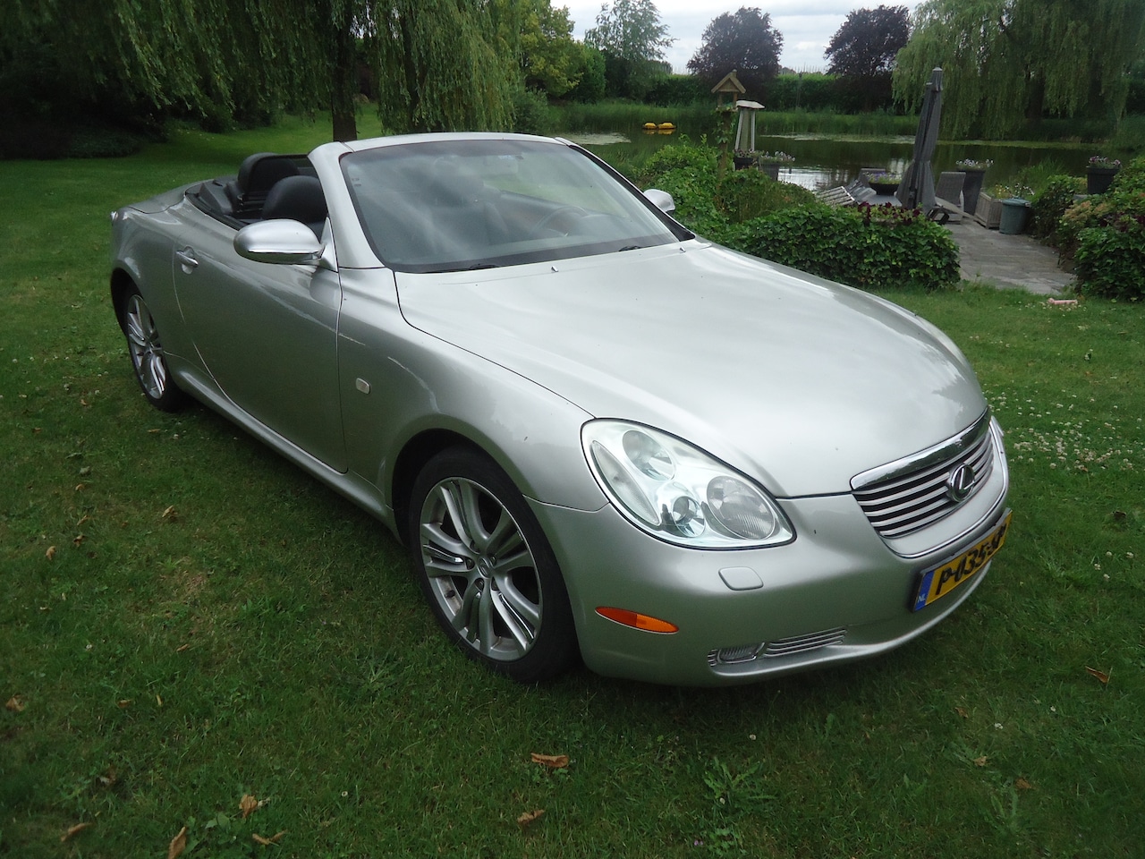 Lexus SC - 430 met moderne dubbeldin radio