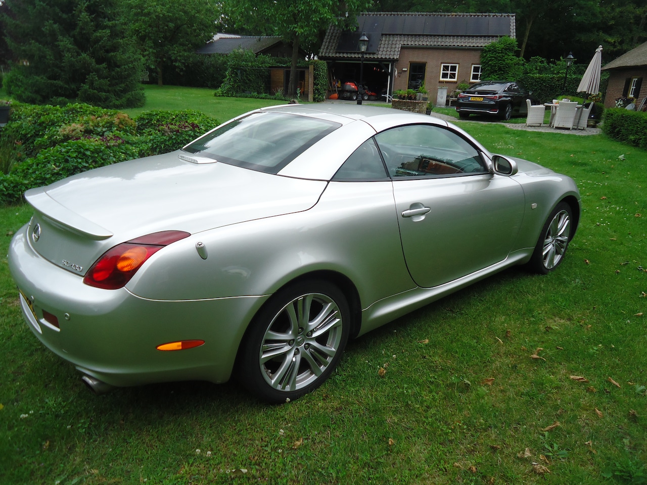 Lexus SC - 430 met moderne dubbeldin radio