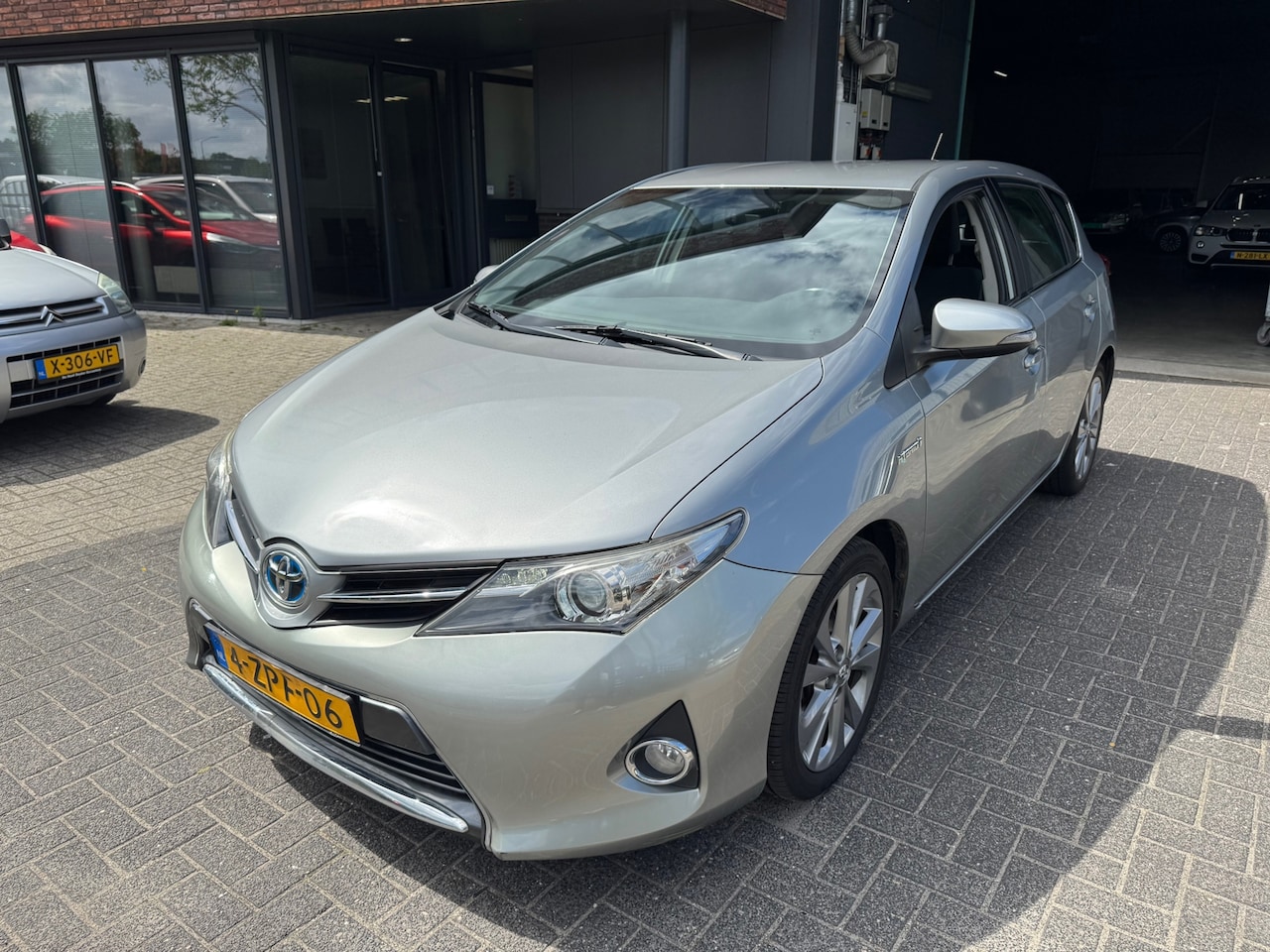 Toyota Auris - 1.8 Hybrid Lease CAMERA CRUISE GOED ONDERHOUDEN NW APK - AutoWereld.nl