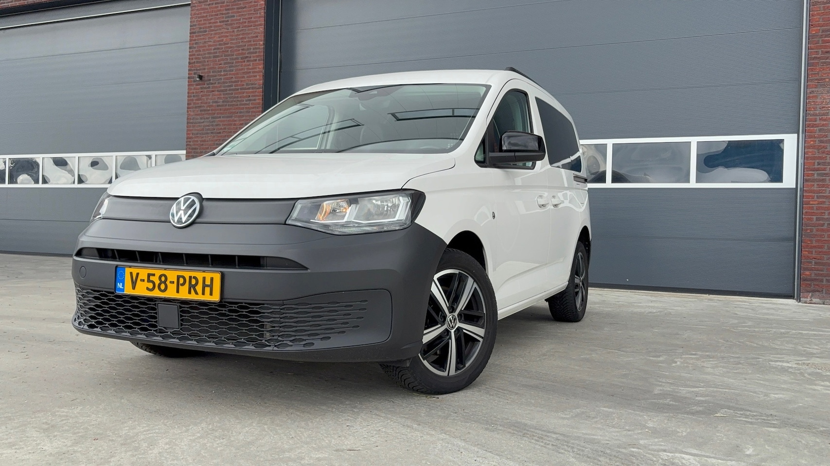 Volkswagen Caddy Cargo - 1.5 TSI Exclusive*Automaat*Clima*Carplay*Cruise*Cam*Keyless*Leder* - AutoWereld.nl