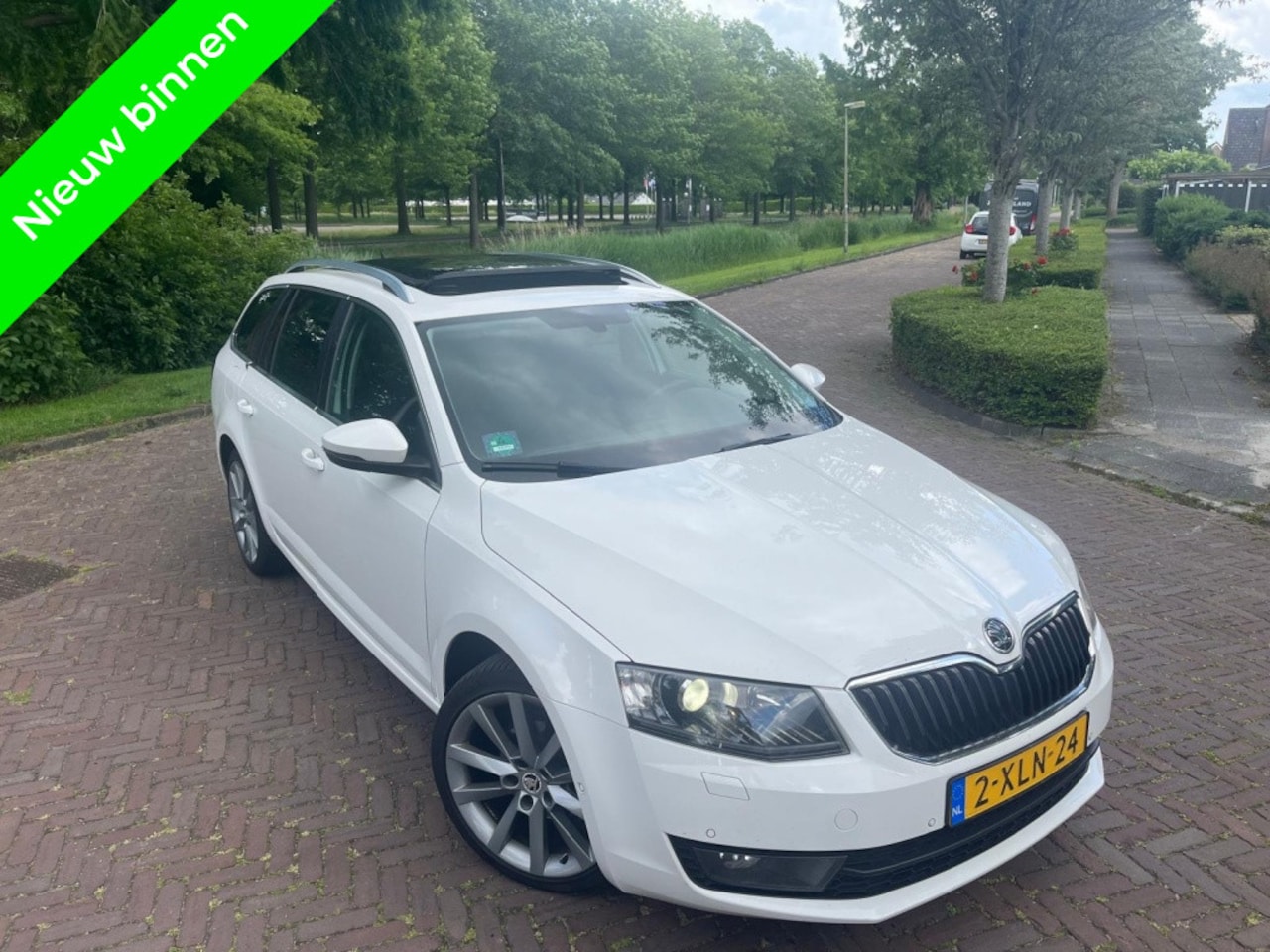 Skoda Octavia Combi - 1.6 TDI DSG PANO VRS Keyless XENON DENON - AutoWereld.nl