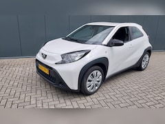 Toyota Aygo X - 1.0 VVT-i MT Play//AIRCO //CAMERA//CRUISE//28000 KM