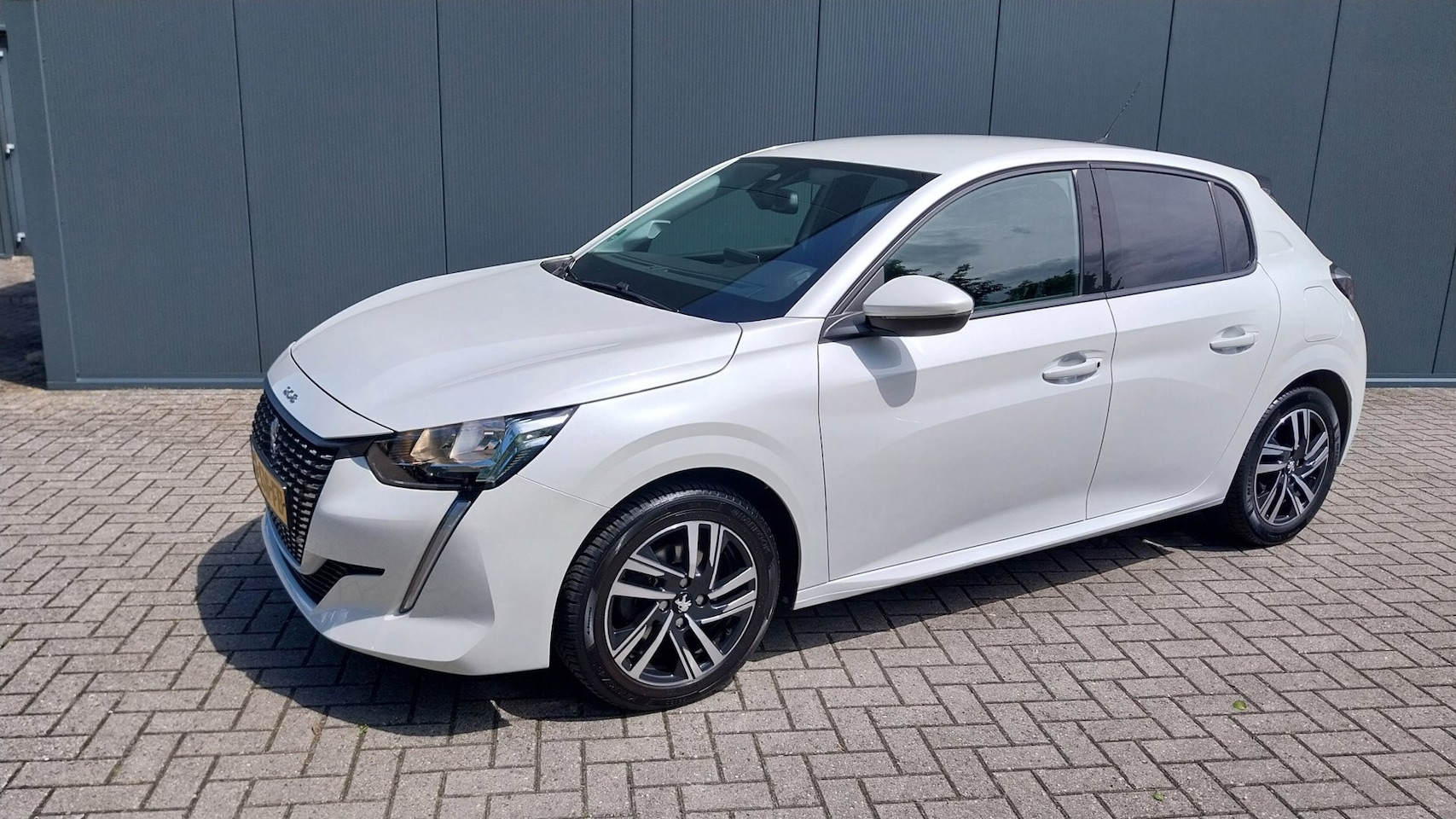 Peugeot 208 - 1.2 PureTech Allure//NAVI/CAMERA - AutoWereld.nl