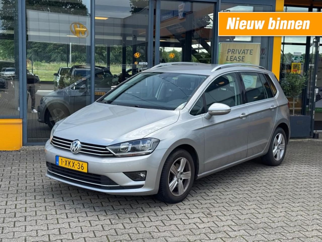 Volkswagen Golf Sportsvan - 1.4 TSI Highline - all season - trekhaak wegklapbaar - AutoWereld.nl
