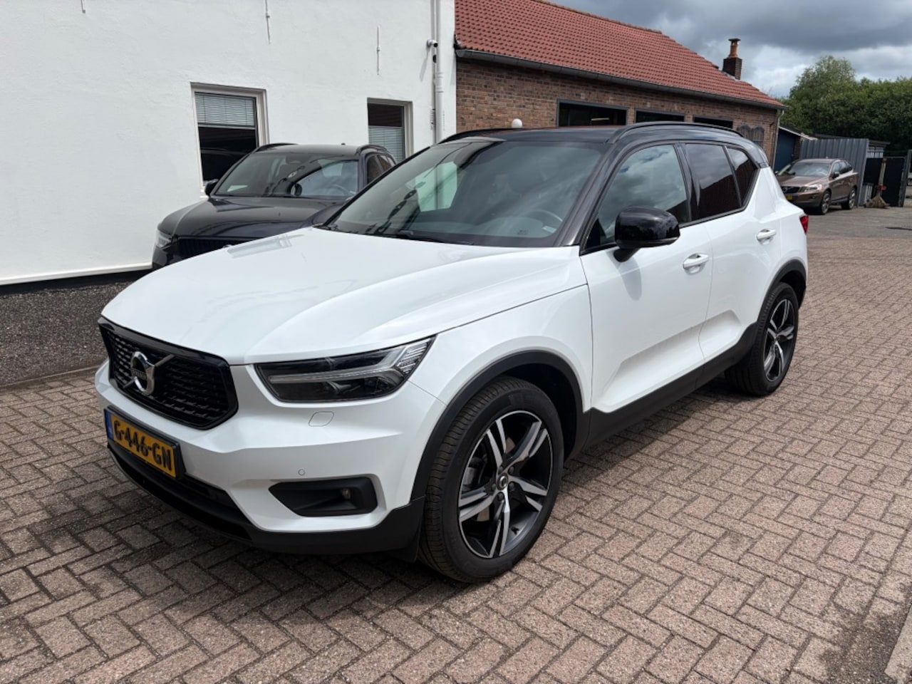 Volvo XC40 - 2.0 T4 R-Design Schuifdak Pilot Assist - AutoWereld.nl