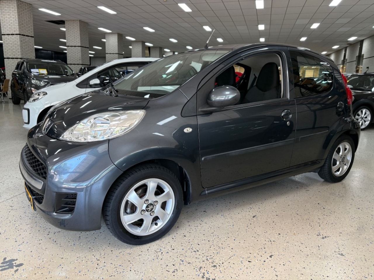 Peugeot 107 - 1.0 automaat Airco Parkeersensor NL auto NAP - AutoWereld.nl