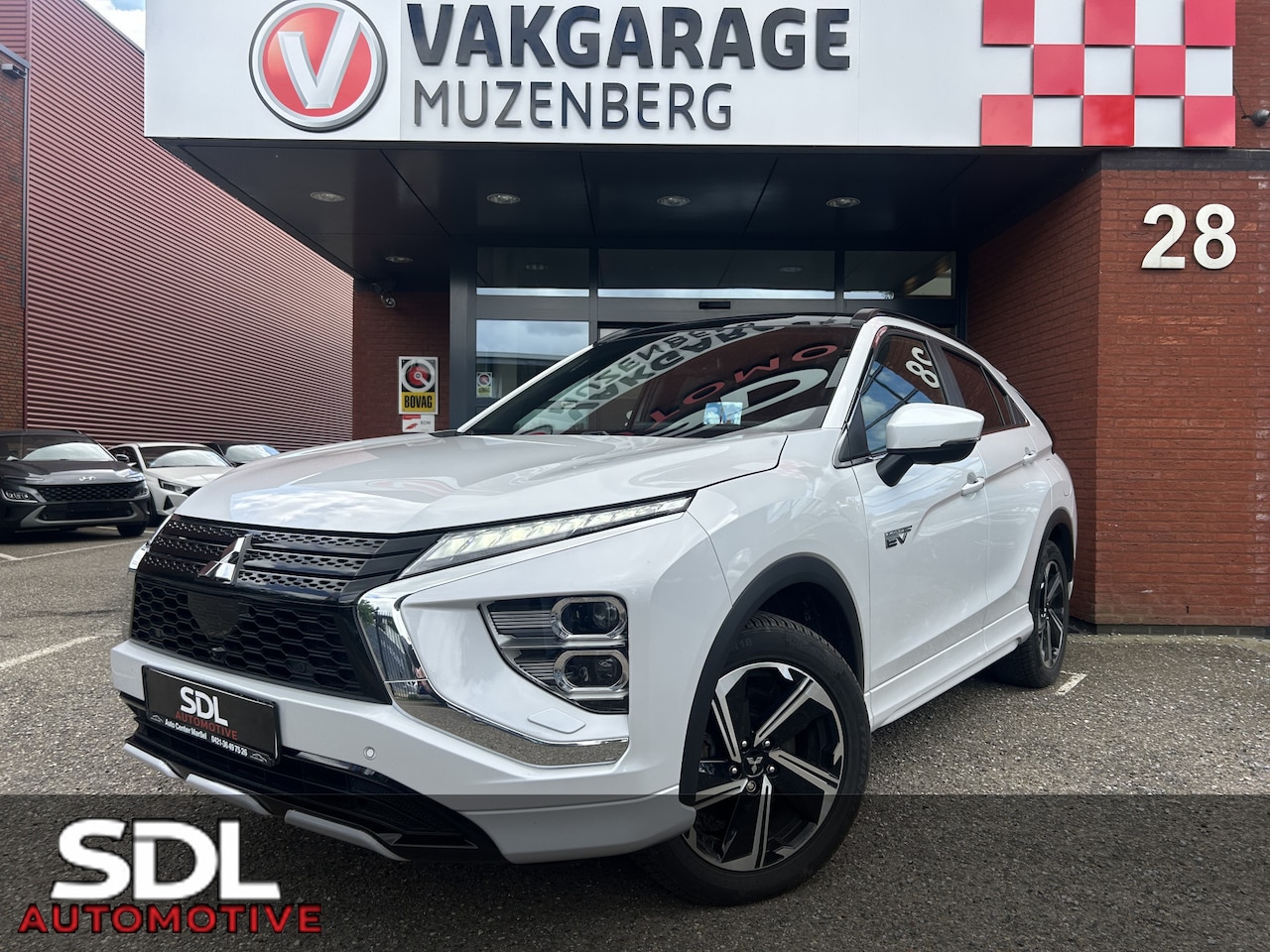 Mitsubishi Eclipse Cross - 2.4 PHEV Instyle // FULL LED // LEDER // NAVI + CARPLAY // PANO/SCHUIFKANTELDAK // 360 CAM - AutoWereld.nl
