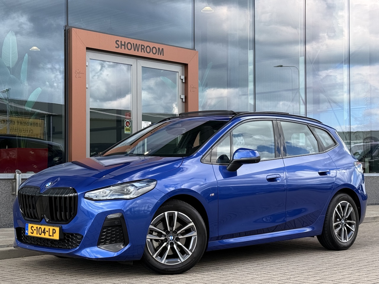 BMW 2-serie Active Tourer - 220i M-sport | Pano | Cruise | Lane assist | HUD | Apple Carplay | Half Leder | - AutoWereld.nl
