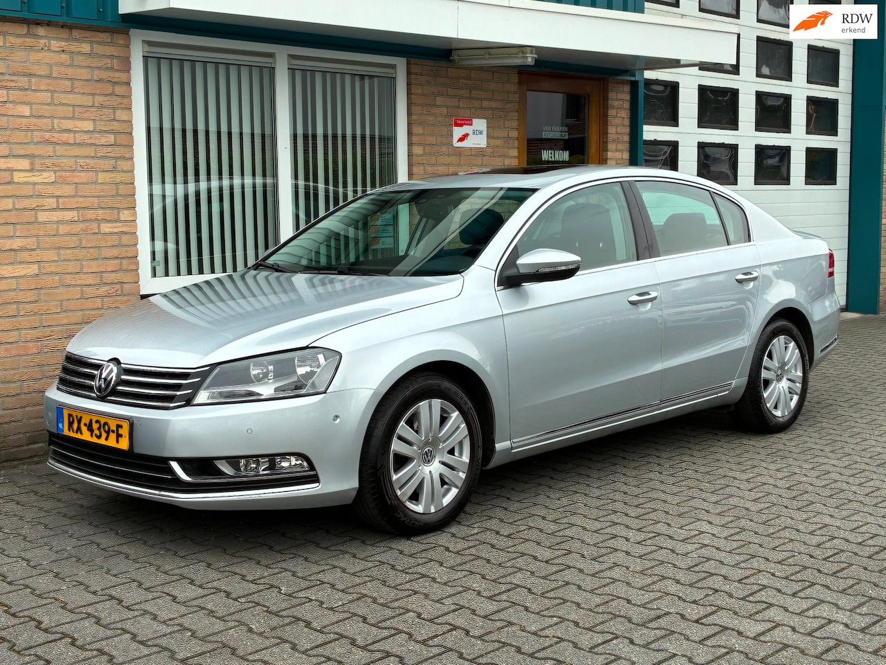 Volkswagen Passat - 2.0 TDI Automaat Highline BlueMotion - AutoWereld.nl