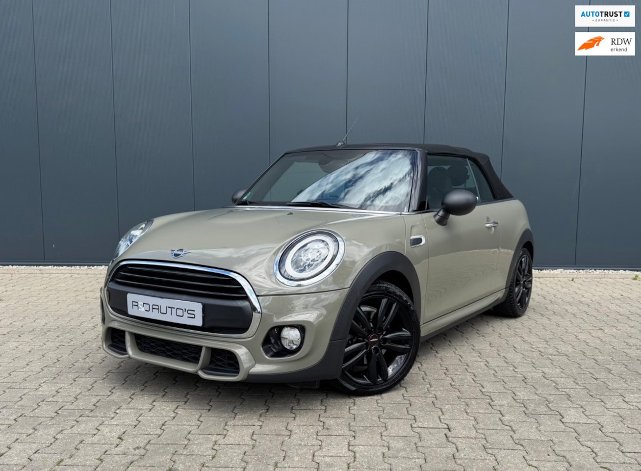 MINI Cabrio - 1.5 Cooper JCW cabrio*carplay-stoelvw.*etc etc - AutoWereld.nl