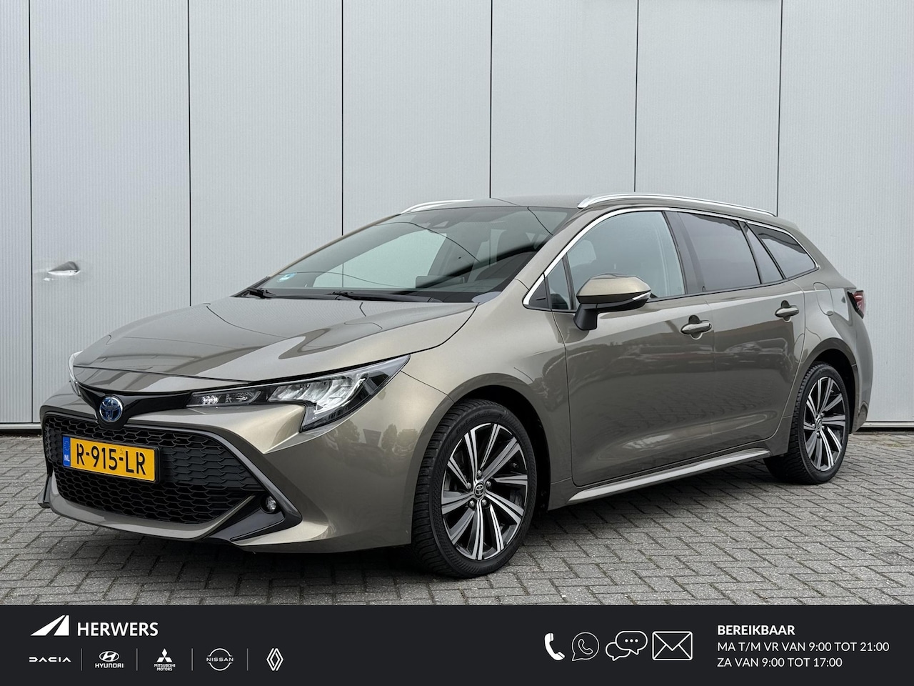 Toyota Corolla Touring Sports - 1.8 Hybrid Dynamic / Navigatie / All season banden / Stoelverwarming / - AutoWereld.nl