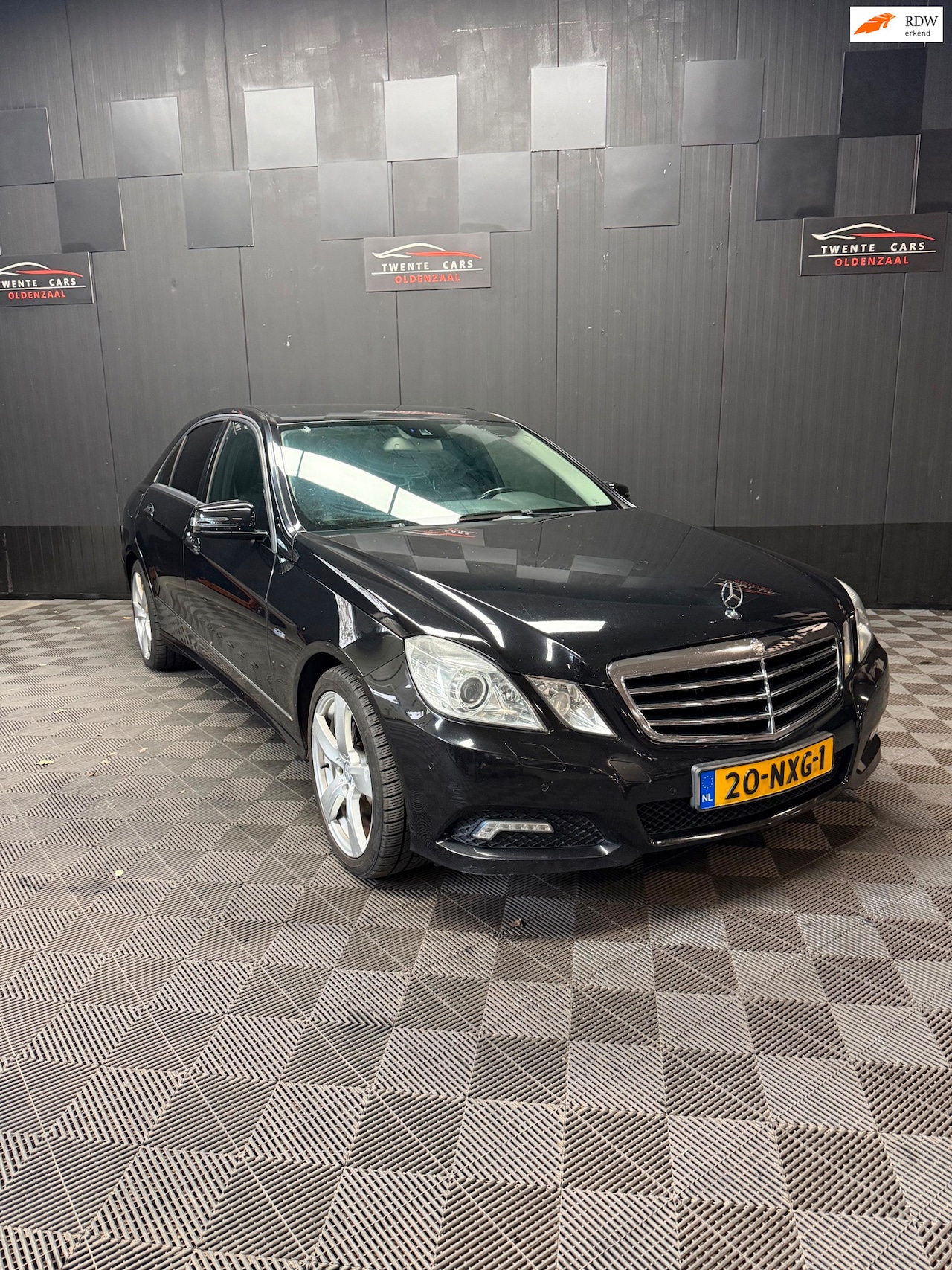 Mercedes-Benz E-klasse - 200 CGI | Navi | Xenon | PDC | Clima | - AutoWereld.nl