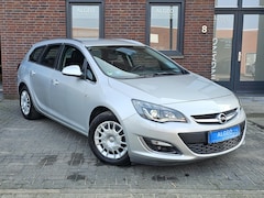 Opel Astra - 1.6 Turbo Exclusive / Automaat / Leer