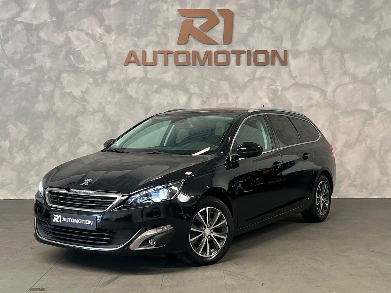 Peugeot 308 SW - 1.2 PureTech Allure|1e eigenaar|NAP|Panoramadak|camera|Dodehoek|Leder|Distributie vervange - AutoWereld.nl