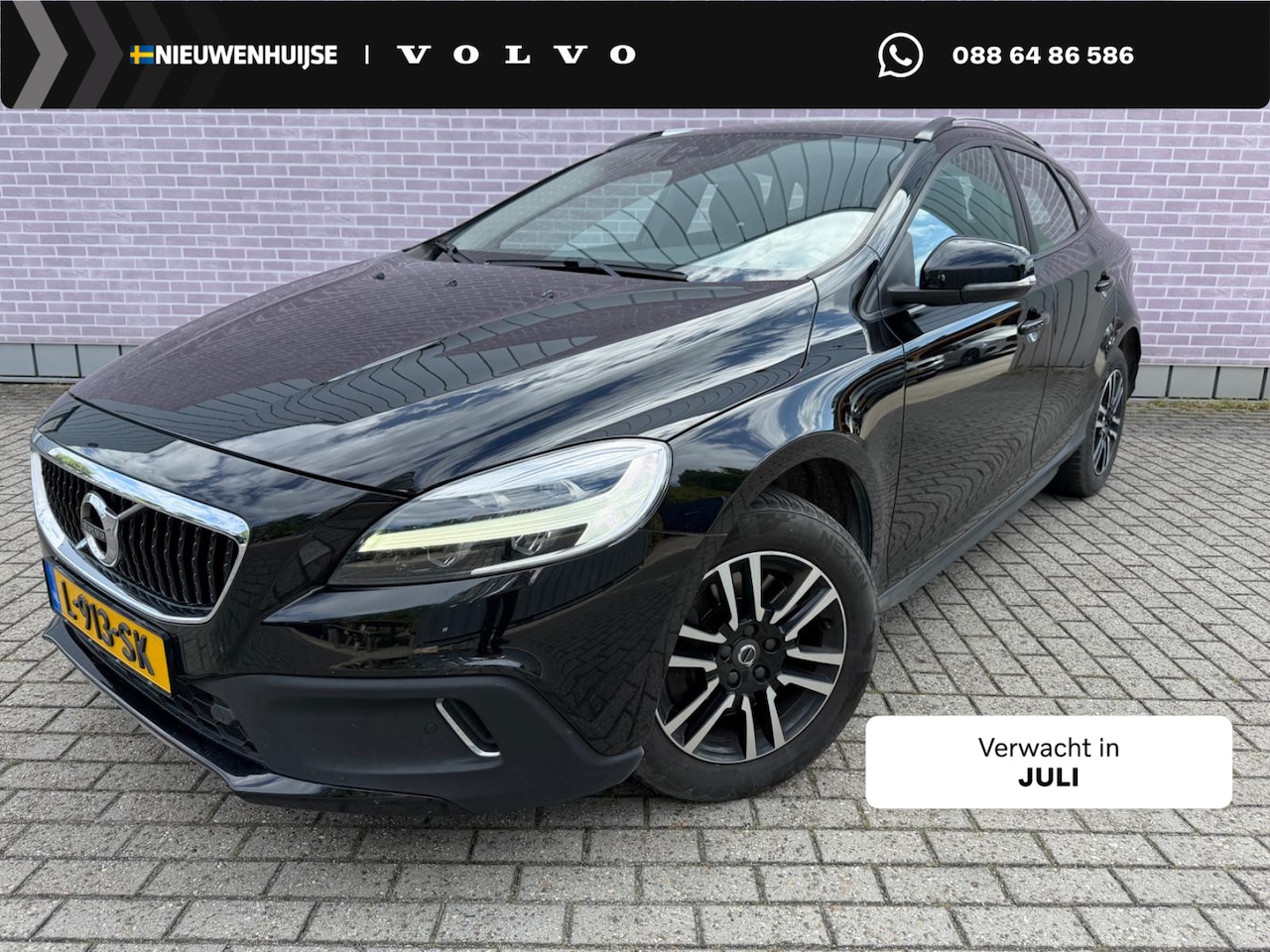 Volvo V40 Cross Country - 1.5 T3 Momentum | Navigatie | Bluetooth | High Performance Audio | Achteruitrijcamera | Pa - AutoWereld.nl
