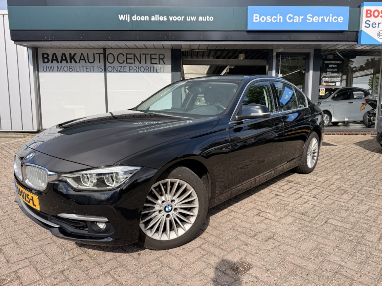 BMW 3-serie - 318i Luxury Edition | stoelverwarming | Automaat | Leer - AutoWereld.nl
