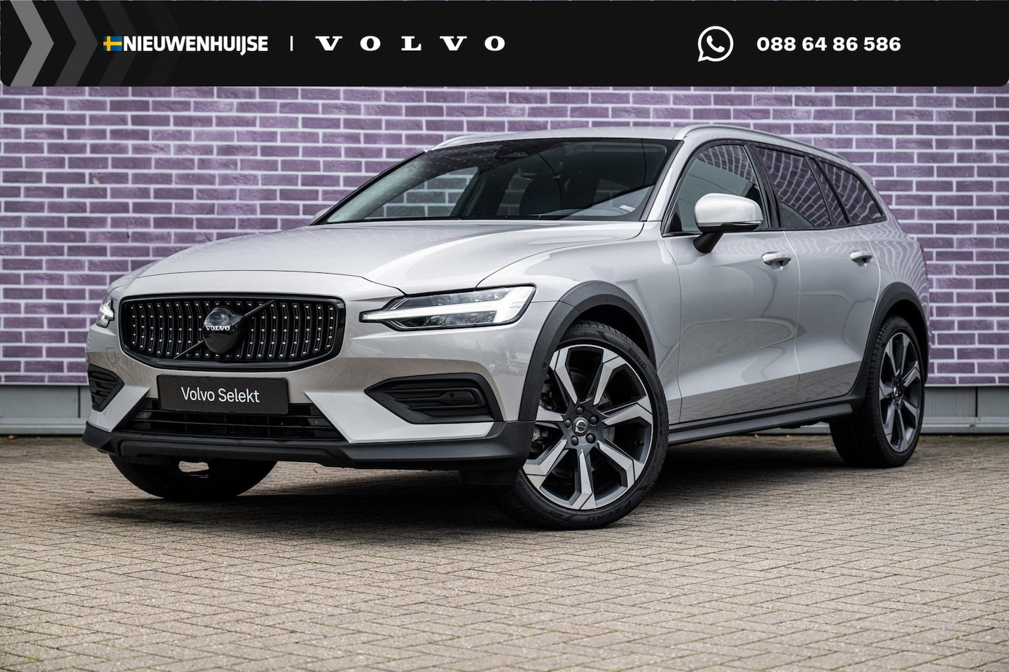 Volvo V60 Cross Country - 2.0 B5 AWD Plus | Black Pack | Adaptive Cruise Control | Stoelverwarming Voor & Achter | S - AutoWereld.nl